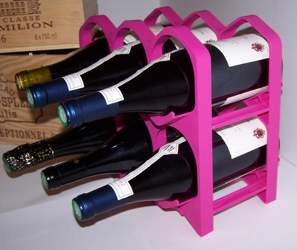 Les casiers rose de Drinkcase peuvent permettre de ranger six bouteilles de viin