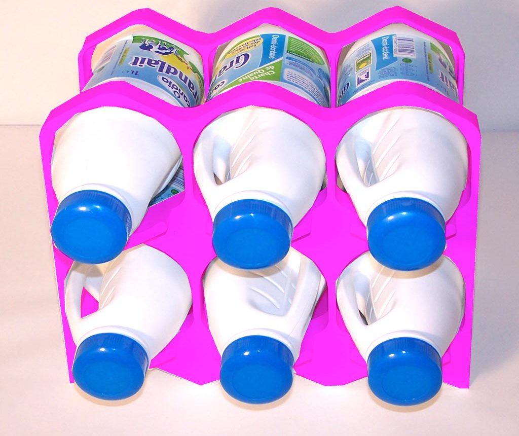 Les casiers à bouteilles rose de Drinkcase permettent aussi de ranger le lait